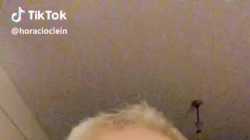 Cantor que sorprende al final